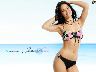 Woman bikini beach blue sky 5 - digital free wallpaper