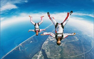 Skydiving white suits air feet - dynamic perspective free wallpaper