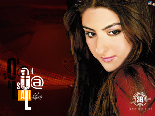 Woman red shirt red background - a red shirt free wallpaper