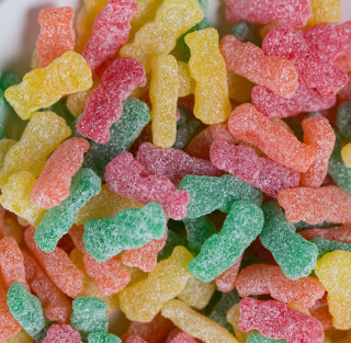 Bowl gummy bears white background - microscopic free wallpaper