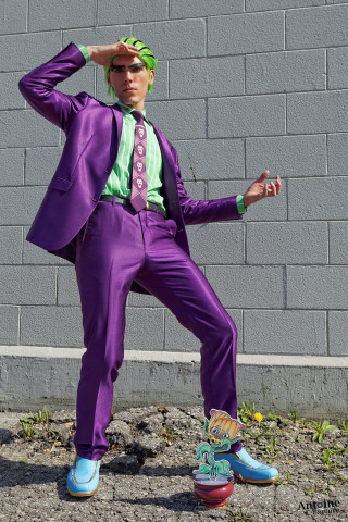 Purple suit green tie brick - neofauvism free wallpaper