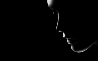 Black white photo woman face - an ambient occlusion free wallpaper