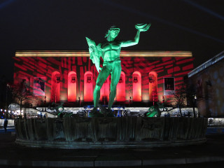 Statue man bird building red - carl gustaf pilo free wallpaper
