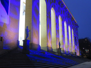 Building columns statue night blue - carl gustaf pilo free wallpaper