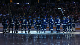 Hockey players ice rink crowd - lightning free wallpaper