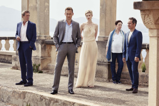 Group people stone platform building - ed benedict free wallpaper