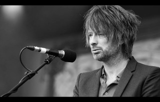 Man microphone suit jacket looking - dom qwek free wallpaper