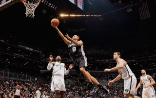 Basketball player jumping dunk game 8 - a basketball player free wallpaper