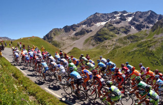 Cyclists riding road mountain range 2 - renaissance oil painting free wallpaper