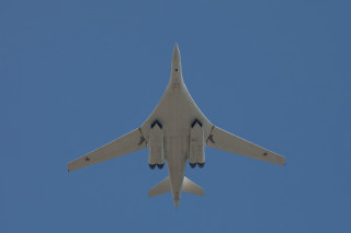 Large jetliner blue sky landing 4 - its landing free wallpaper