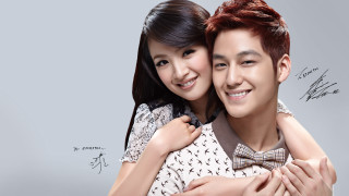 Man woman hugging smiling gray - a man and woman free wallpaper