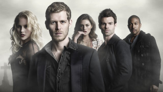 Group people city skyline foggy - a black jacket free wallpaper