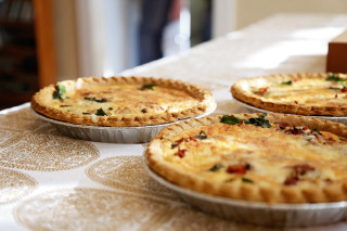 Three pies pizza box background - apelle free wallpaper