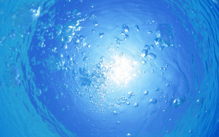 Blue ocean bubbles sun underwater - a blue ocean free wallpaper