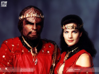 Man woman costumes headdress studio - a studio free wallpaper