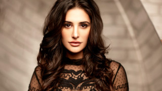 Ayshia taskin black dress portrait - a portrait free wallpaper