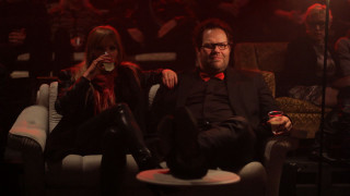 Man woman couch drinking dark - a crowd of people free wallpaper