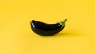 Black eggplant green frog minimalism - brassaï free wallpaper