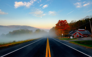 Red house foggy sky autumn - a foggy sky above free wallpaper