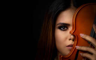 Woman violin serious portrait art - a violin free wallpaper