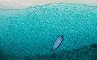 Small boat ocean beach sandy - sandy free wallpaper