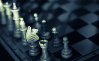 Chessboard chesspieces ambientocclusion shallowdof blurry - a chess board free wallpaper