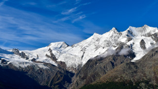 Mountain snow clouds blue sky 2 - a mountain range free wallpaper