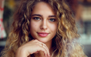 Woman curly hair ring drink - her finger free wallpaper