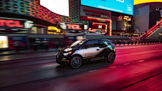 Ai mitsu city night neon - a small car free wallpaper