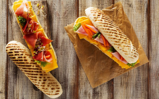 Sandwiches wooden table wine napkin - bela čikoš sesija free wallpaper