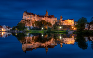 Castle reflection night water architecture - its reflection free wallpaper
