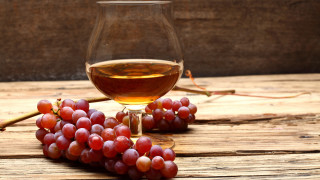 Wine grapes stilllife wooden background - a wooden background free wallpaper