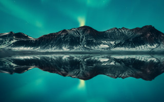 Mountain range green aurora lake - a reflection free wallpaper