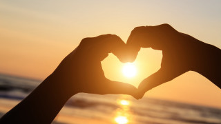 Beach sunset heart hands silhouette - a heart shape free wallpaper