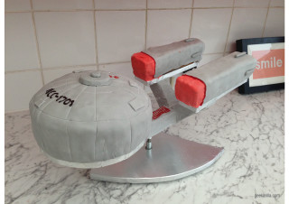 Cake space shuttle smiling countertop - a cake free wallpaper