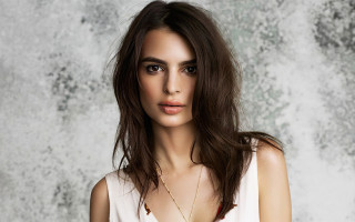 Annabel kidston portrait long hair - long hair and a necklace free wallpaper
