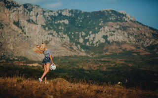 Woman dress field mountains blue - daphne fedarb free wallpaper