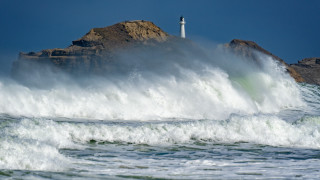 Lighthouse rock wave stormy sky - in the ocean free wallpaper
