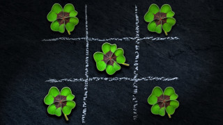 Four leaf clovers black chalk - a black surface free wallpaper