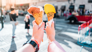 Food cones street corner bokeh - a street corner free wallpaper