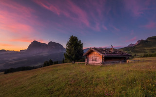 Small cabin mountains sunset pink - a small cabin in a field free wallpaper