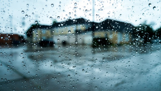 Window rain drops house blue - andrew geddes free wallpaper