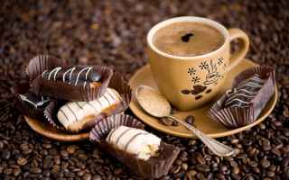 Coffee chocolates plate spoon beans - a spoon and spoon rest free wallpaper