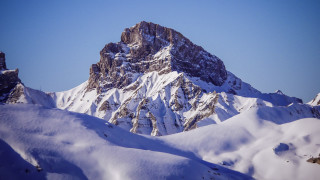 Snowy mountain blue sky clouds 4 - snow free wallpaper for desktop