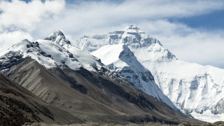 Mountain snow peak clouds blue 4 - a few rock below free wallpaper