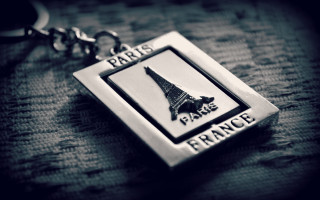 Metal keychain eiffel paris tilt - paris school free wallpaper