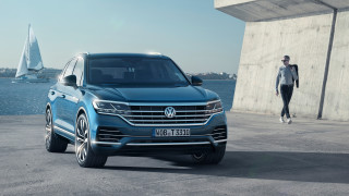 Blue volkswagen suv water sailboat - a body of water free wallpaper for desktop