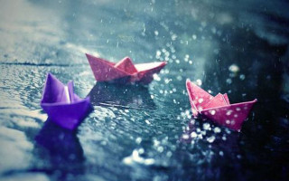 Origami boats floating wet surface - christo free wallpaper