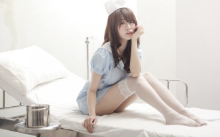 Woman sitting bed coffee milk - chizuko yoshida free wallpaper