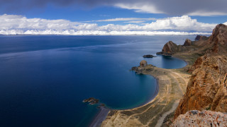 Mountain lake beach road clouds - a large body of water free wallpaper